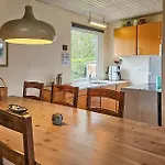 2 Bedroom Awesome In Dom wakacyjny *
