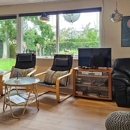 Prázdninový dům 2 Bedroom Awesome In *