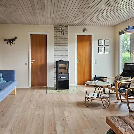 2 Bedroom Awesome In Casa de Férias