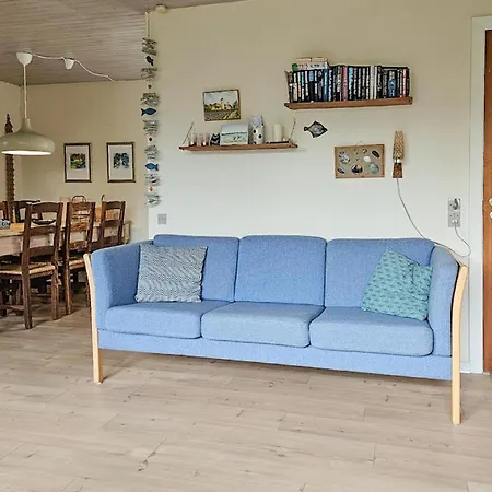 2 Bedroom Awesome In Casa de Férias