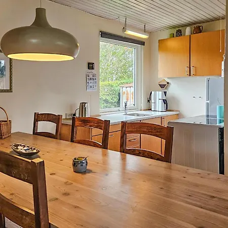 2 Bedroom Awesome In Casa de Férias *