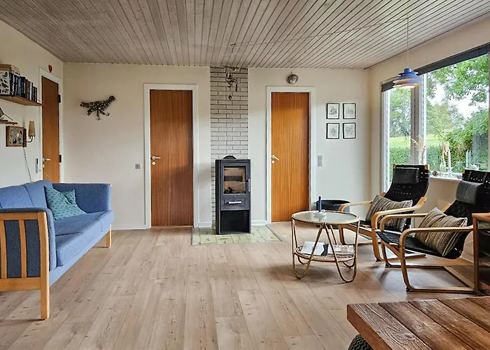 2 Bedroom Awesome In Semesterbostad