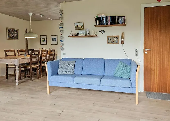 2 Bedroom Awesome In Semesterbostad