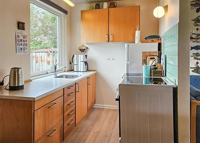 2 Bedroom Awesome In Semesterbostad