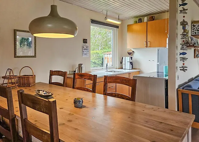 2 Bedroom Awesome In Semesterbostad *